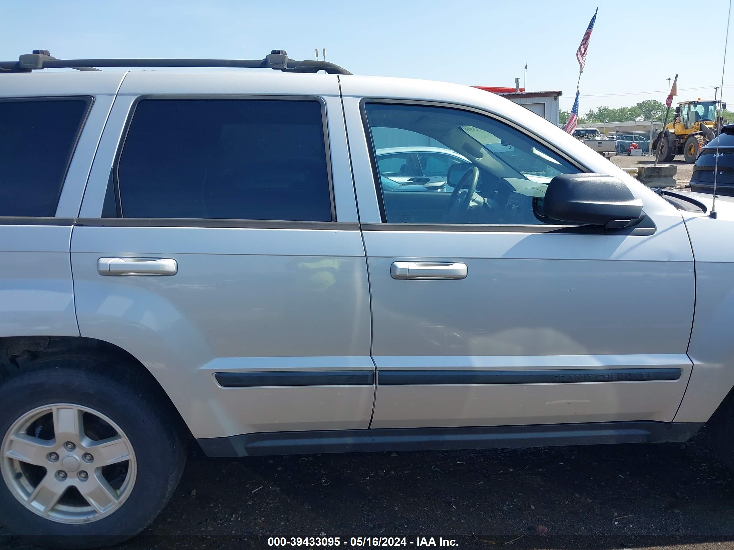 Photo 12 VIN: 1J8HR48P57C590246 - JEEP GRAND CHEROKEE 