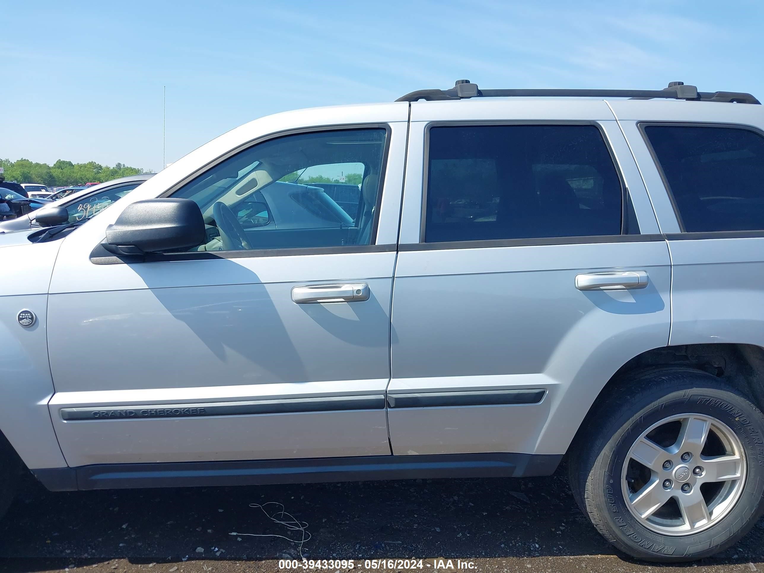 Photo 13 VIN: 1J8HR48P57C590246 - JEEP GRAND CHEROKEE 