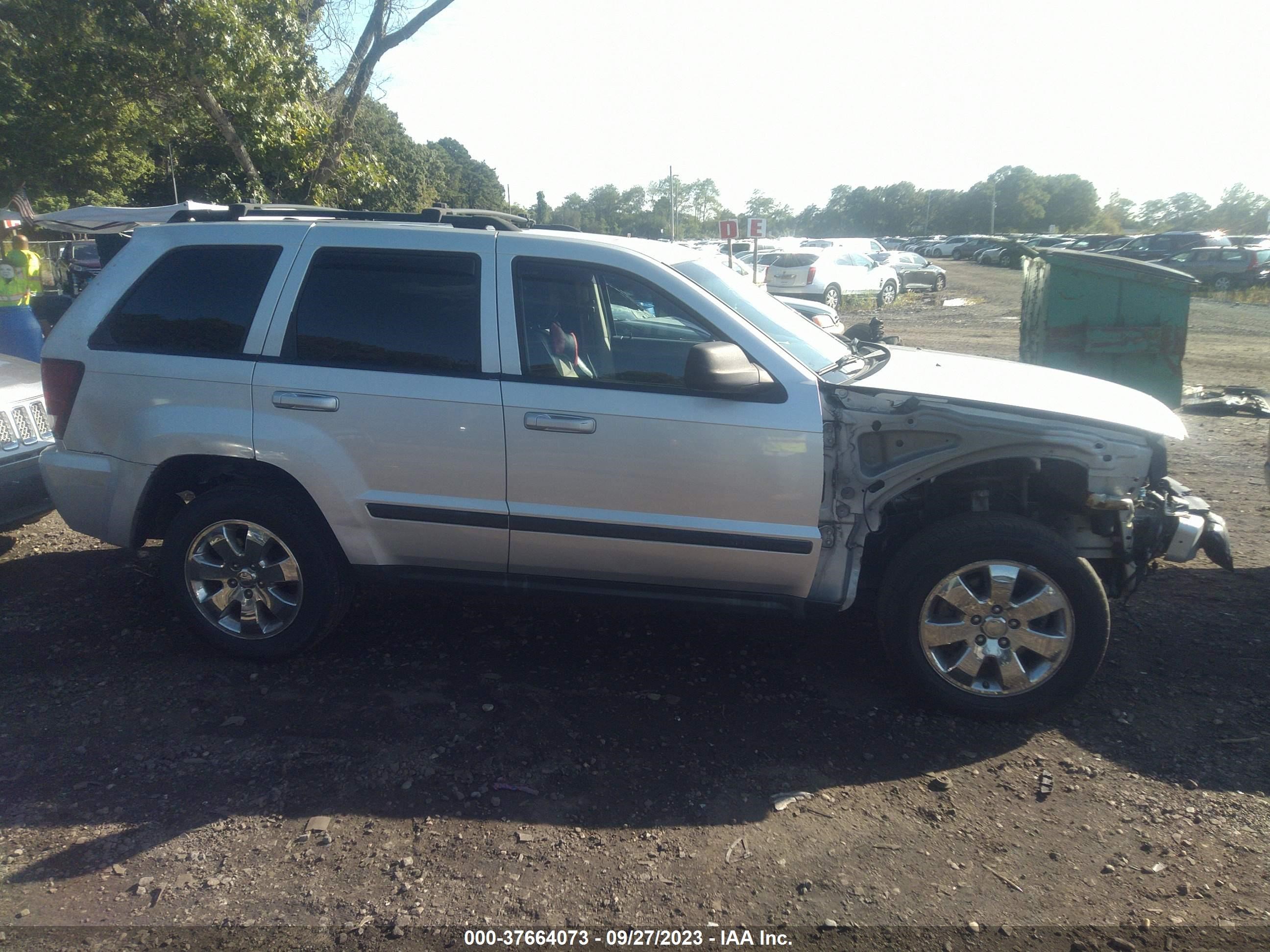 Photo 12 VIN: 1J8HR58248C197317 - JEEP GRAND CHEROKEE 