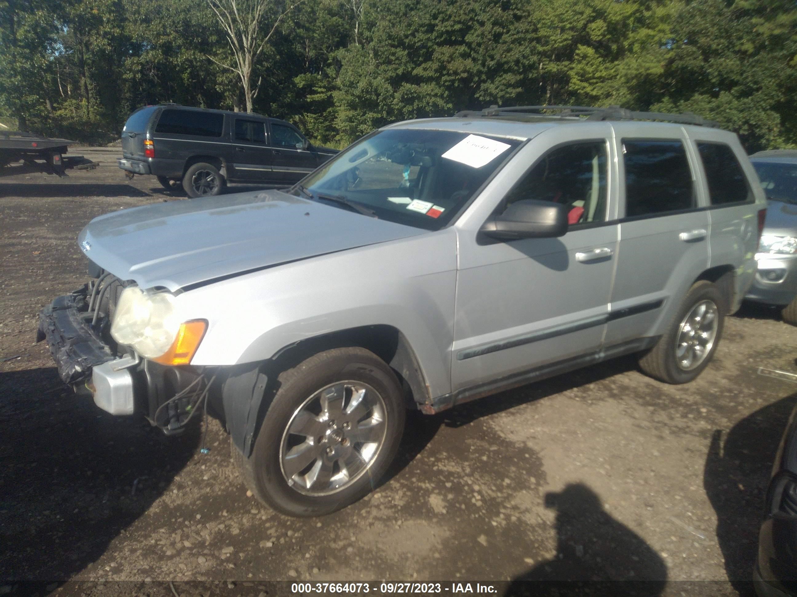 Photo 13 VIN: 1J8HR58248C197317 - JEEP GRAND CHEROKEE 