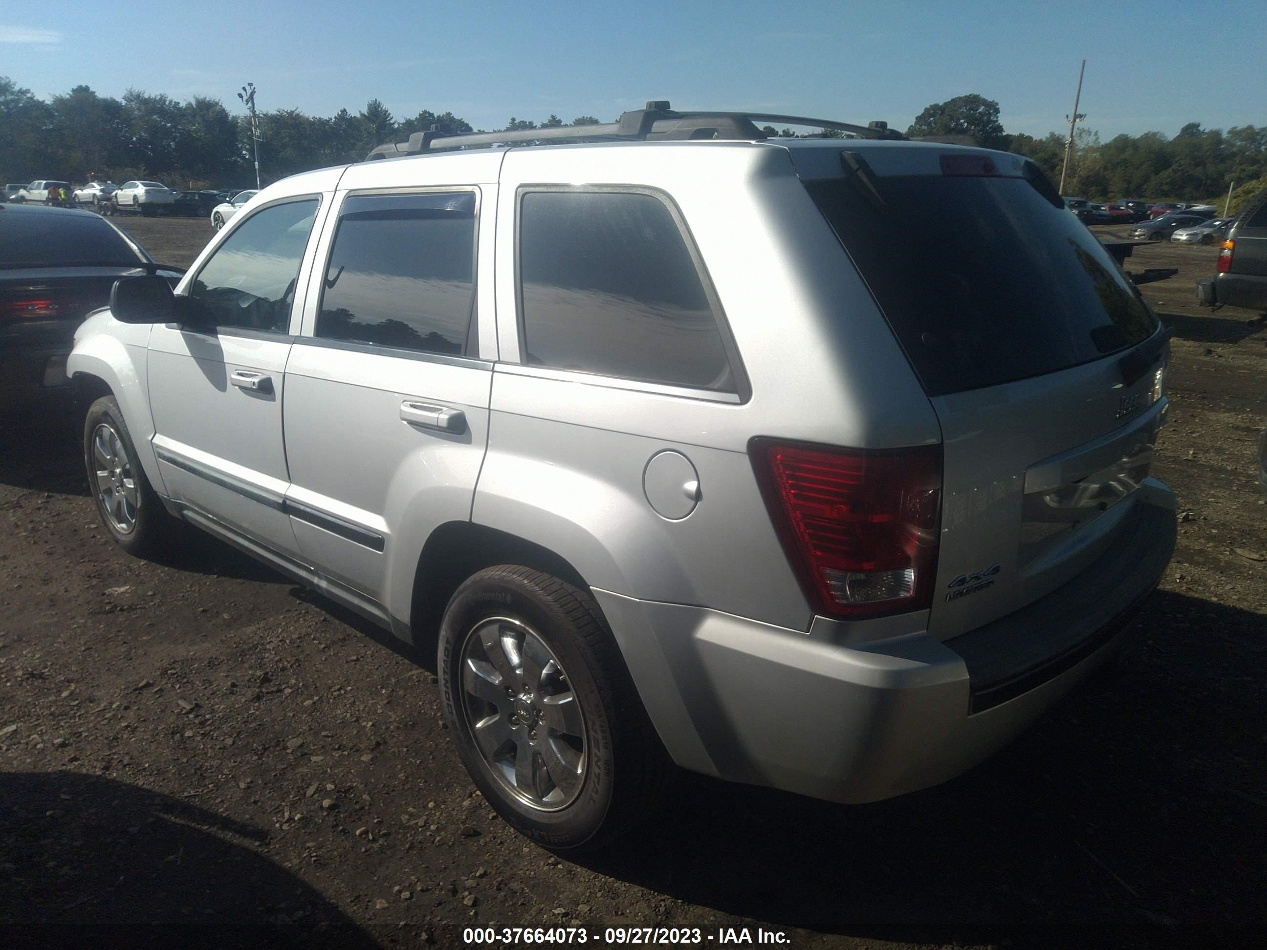 Photo 2 VIN: 1J8HR58248C197317 - JEEP GRAND CHEROKEE 