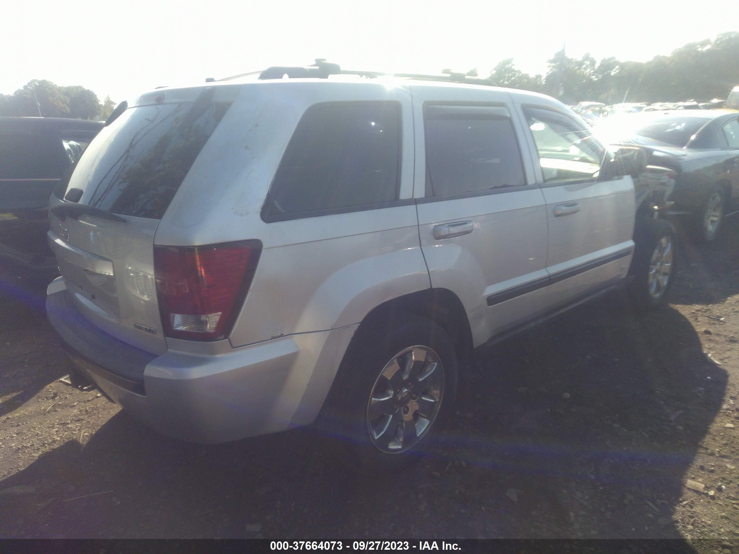 Photo 3 VIN: 1J8HR58248C197317 - JEEP GRAND CHEROKEE 