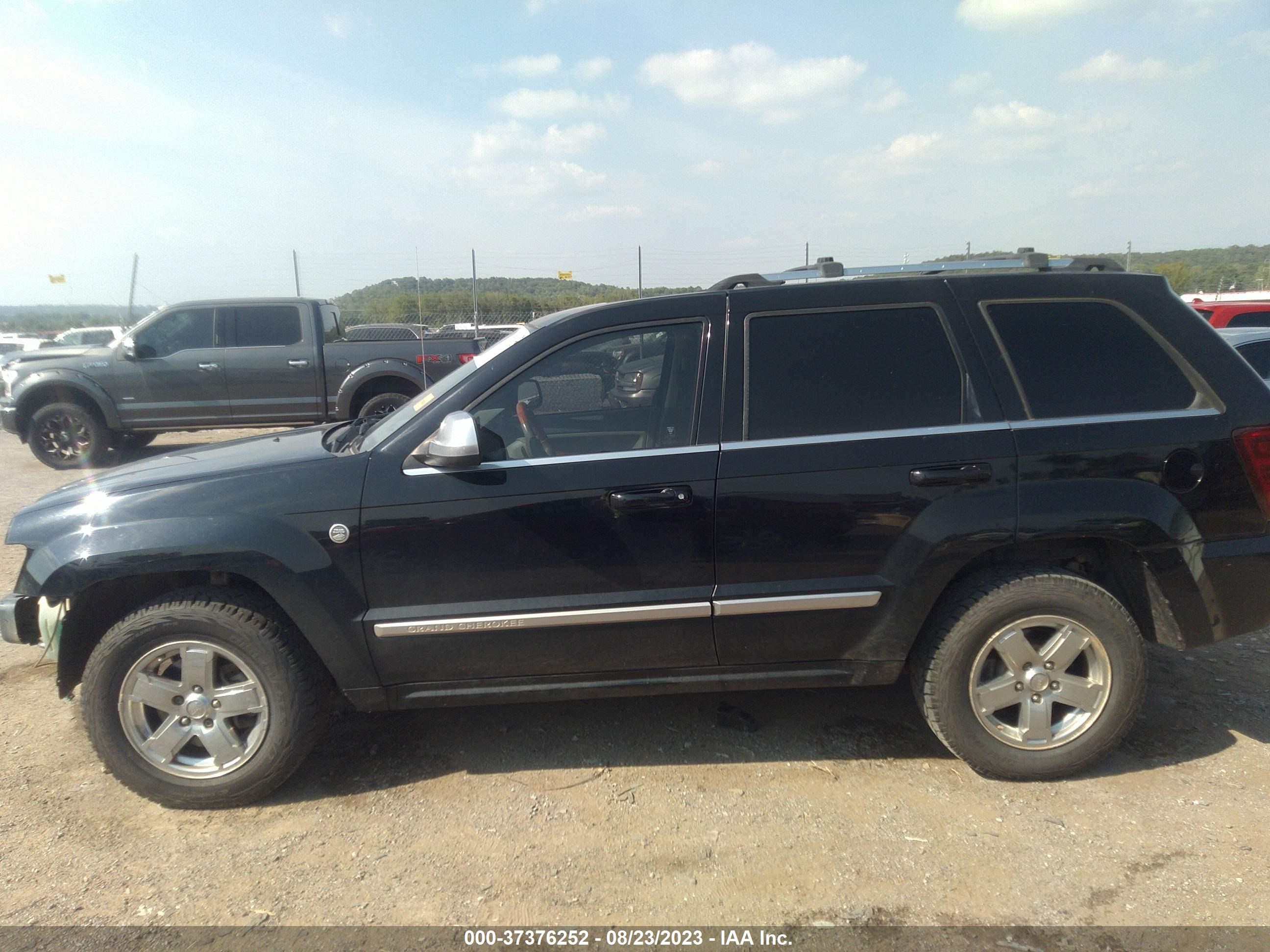 Photo 14 VIN: 1J8HR68216C321997 - JEEP GRAND CHEROKEE 