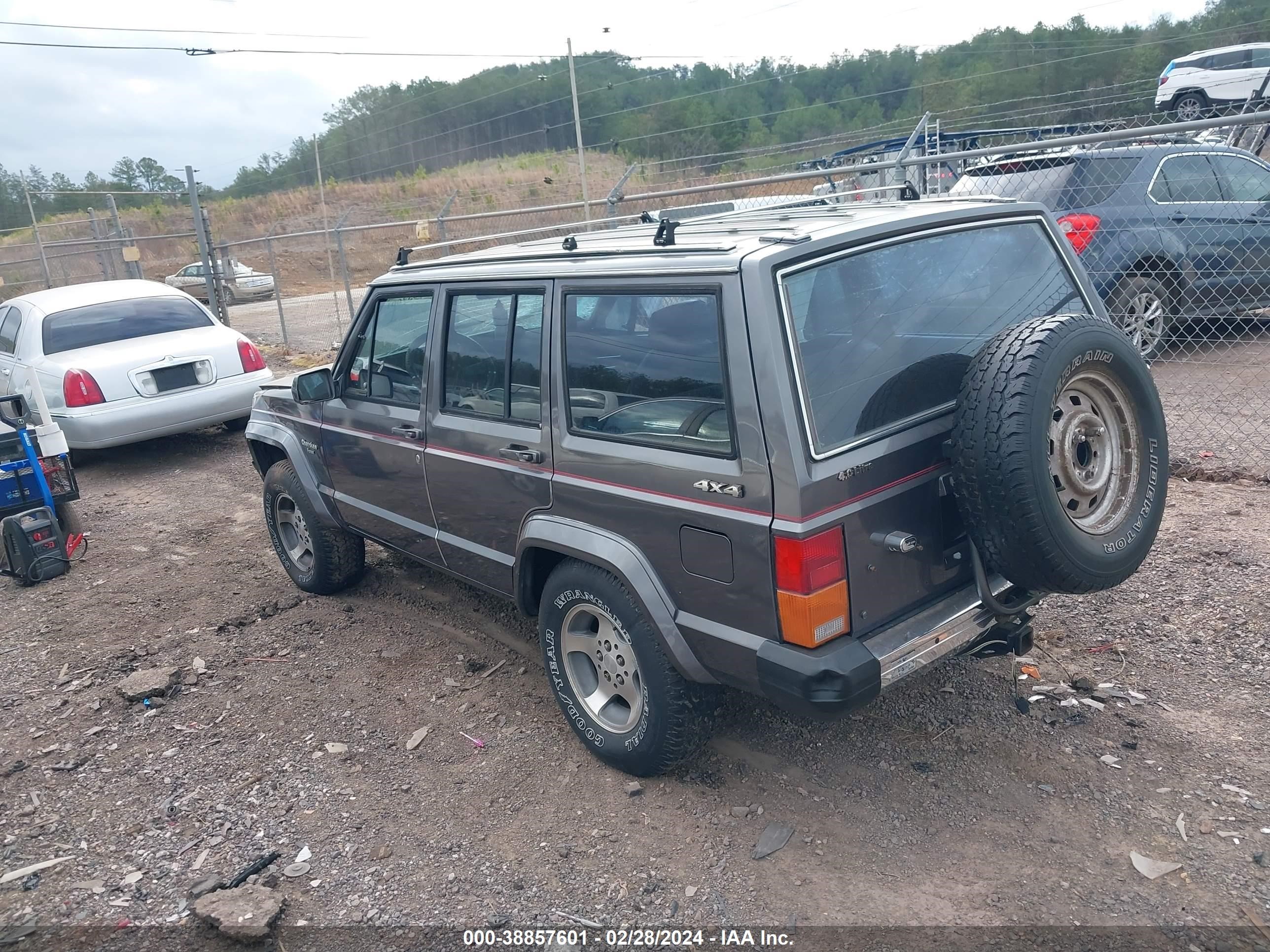 Photo 2 VIN: 1JCML7820JT212323 - JEEP CHEROKEE 