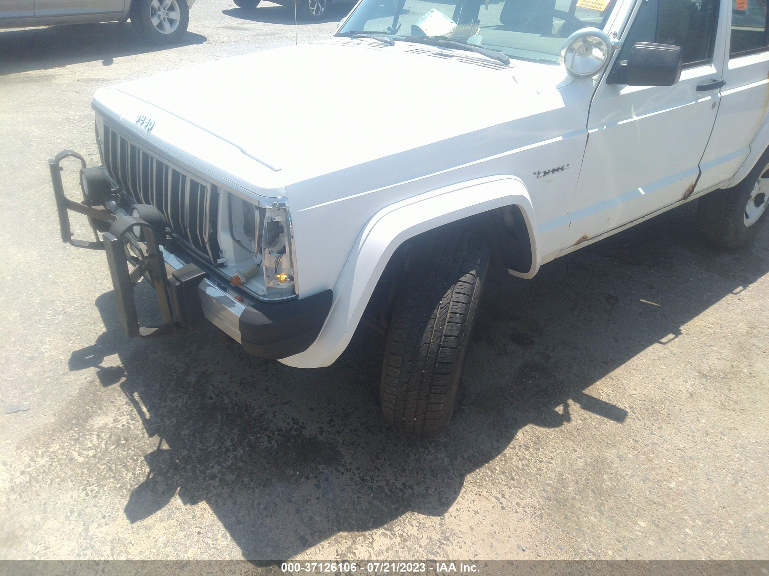 Photo 5 VIN: 1JCML782XJT165852 - JEEP CHEROKEE 