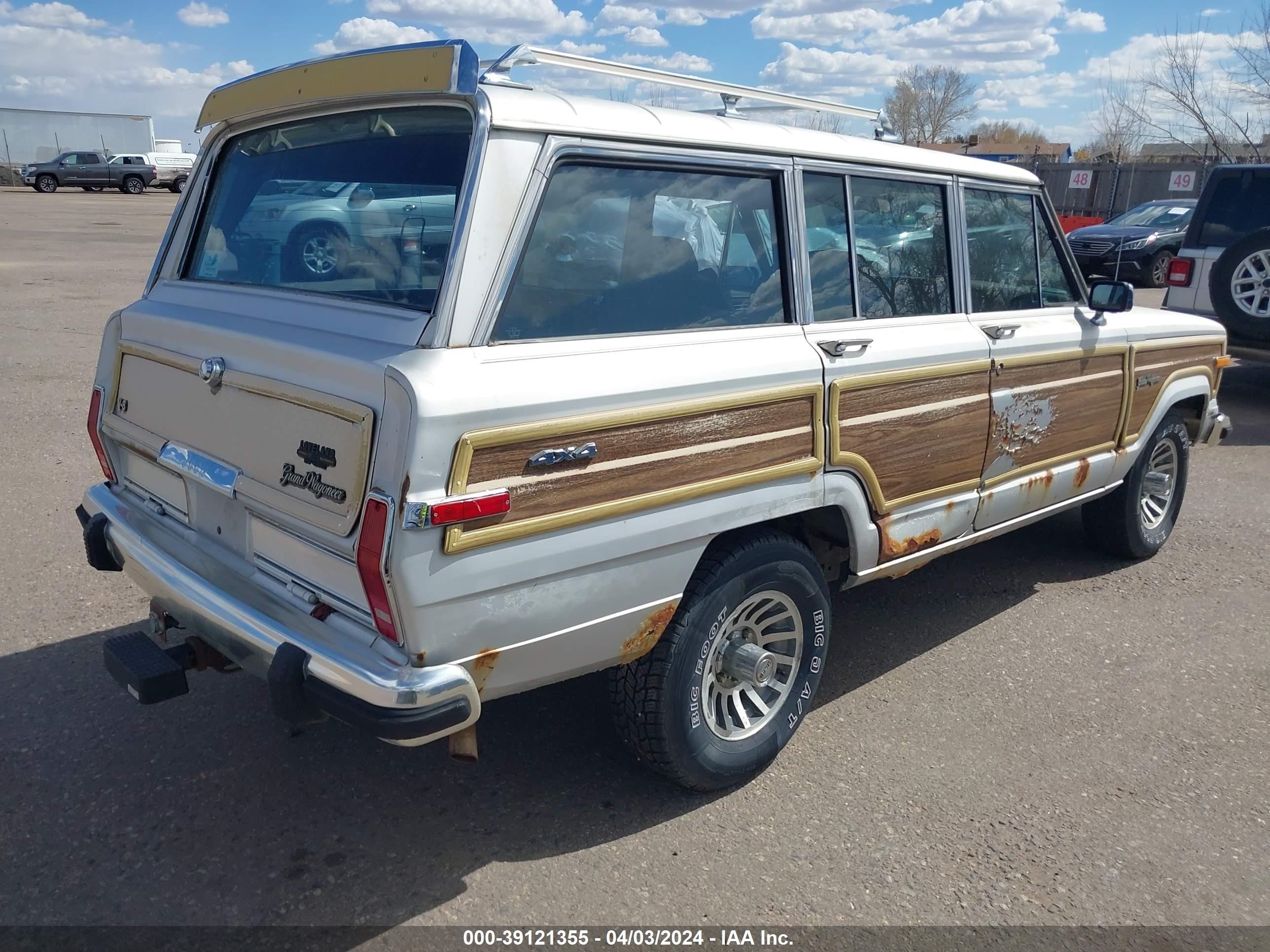 Photo 3 VIN: 1JCNJ15U3JT036512 - JEEP GRAND WAGONEER 