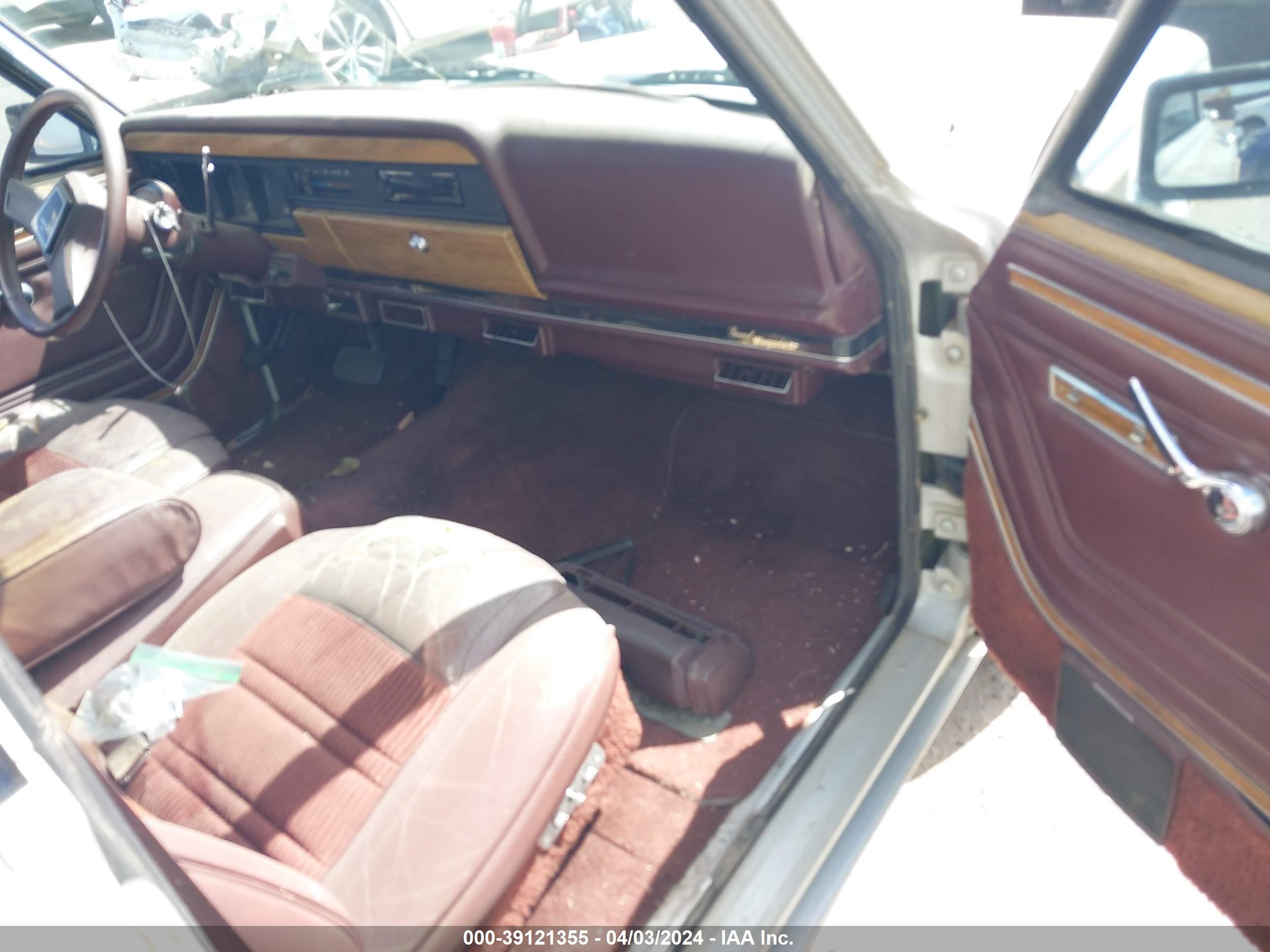 Photo 4 VIN: 1JCNJ15U3JT036512 - JEEP GRAND WAGONEER 