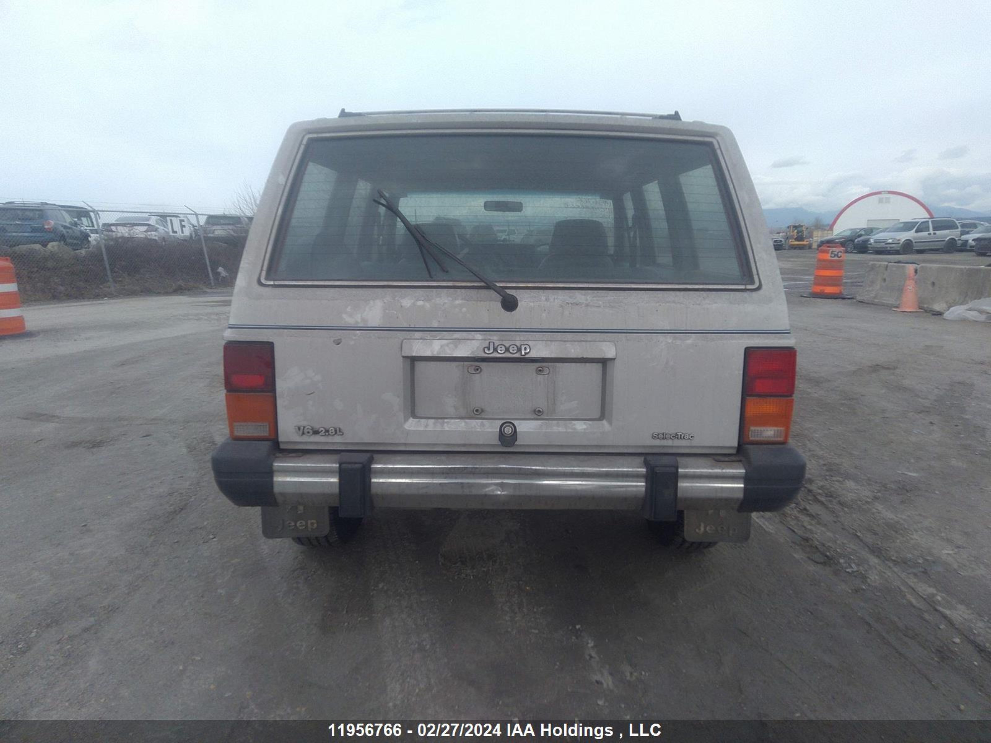 Photo 15 VIN: 1JCWC7829GT203833 - JEEP CHEROKEE 