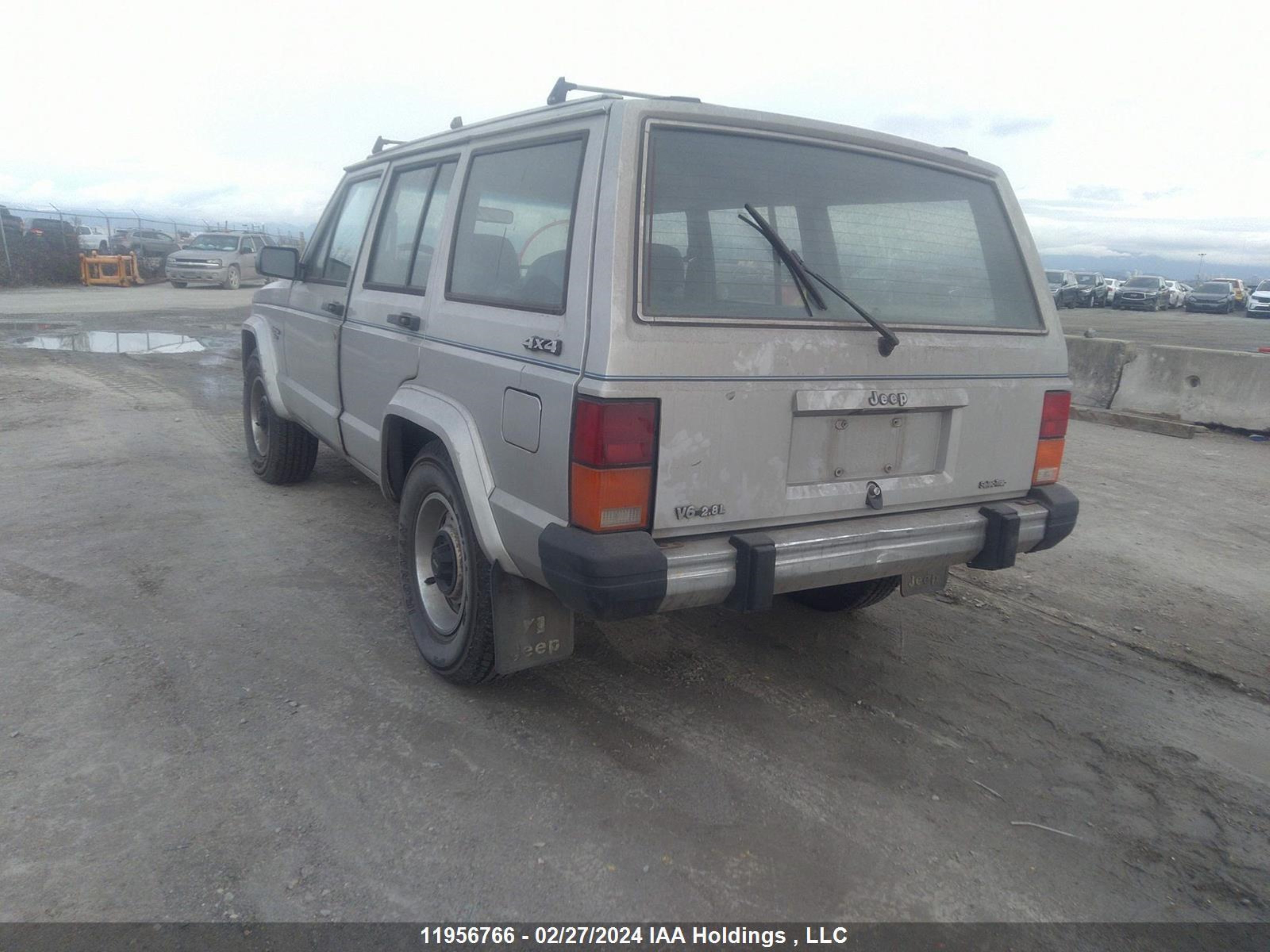 Photo 2 VIN: 1JCWC7829GT203833 - JEEP CHEROKEE 