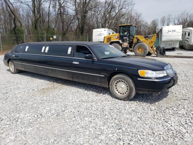 Photo 3 VIN: 1L1FM81W0XY605273 - LINCOLN TOWNCAR 