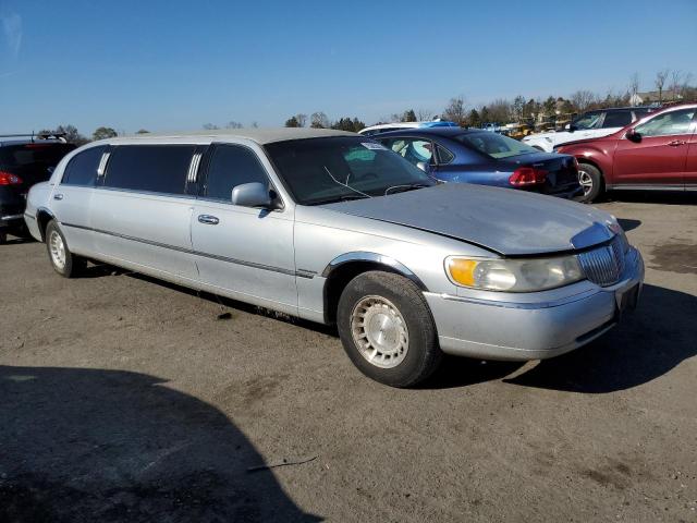 Photo 3 VIN: 1L1FM81W1XY604777 - LINCOLN TOWN CAR E 