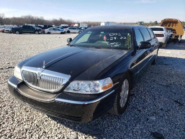 Photo 1 VIN: 1L1FM81W33Y701330 - LINCOLN TOWN CAR E 