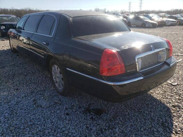 Photo 2 VIN: 1L1FM81W33Y701330 - LINCOLN TOWN CAR E 