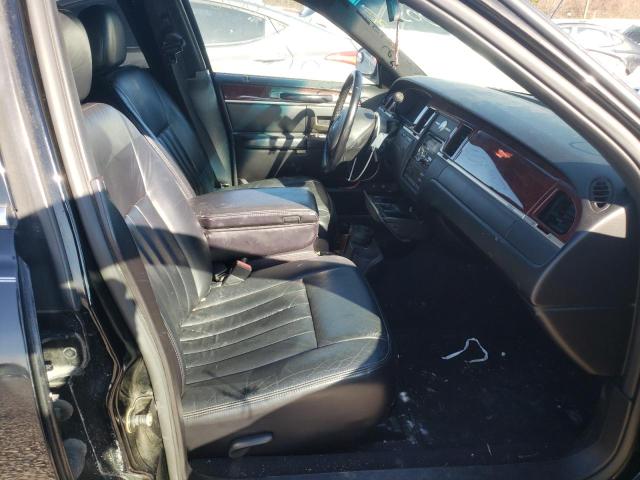 Photo 4 VIN: 1L1FM81W33Y701330 - LINCOLN TOWN CAR E 