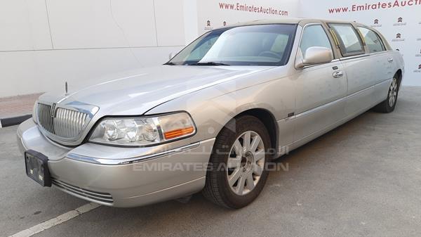 Photo 4 VIN: 1L1FM81W34Y678620 - LINCOLN TOWN CAR 