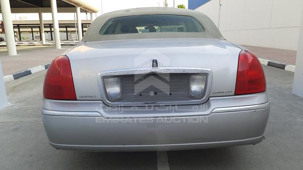 Photo 6 VIN: 1L1FM81W34Y678620 - LINCOLN TOWN CAR 