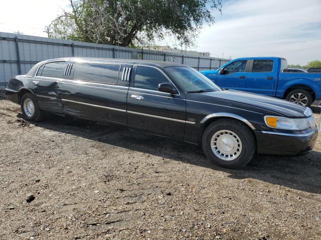 Photo 3 VIN: 1L1FM81W91Y677189 - LINCOLN TOWN CAR E 