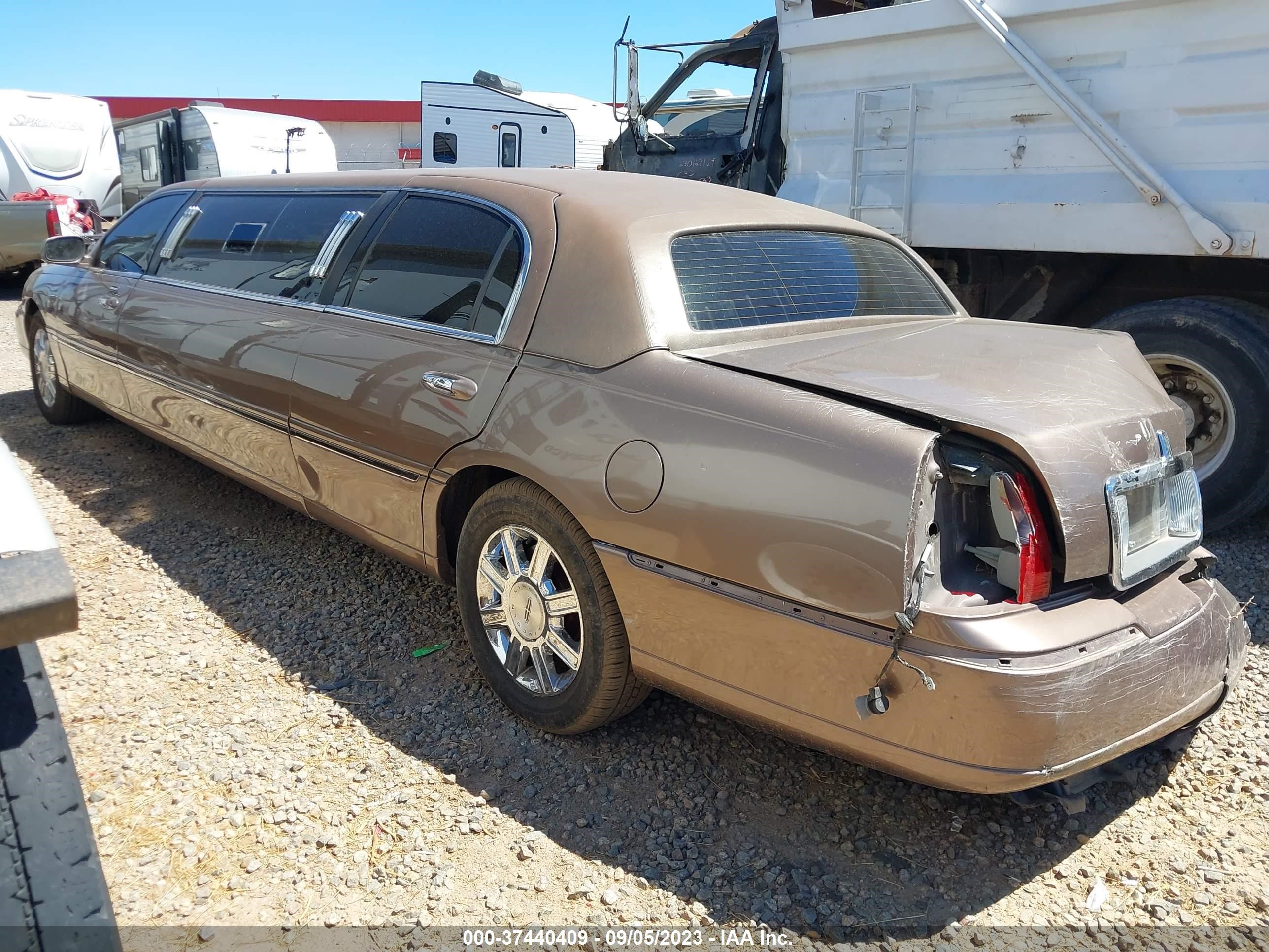 Photo 2 VIN: 1L1FM88W17Y632472 - LINCOLN TOWN CAR 