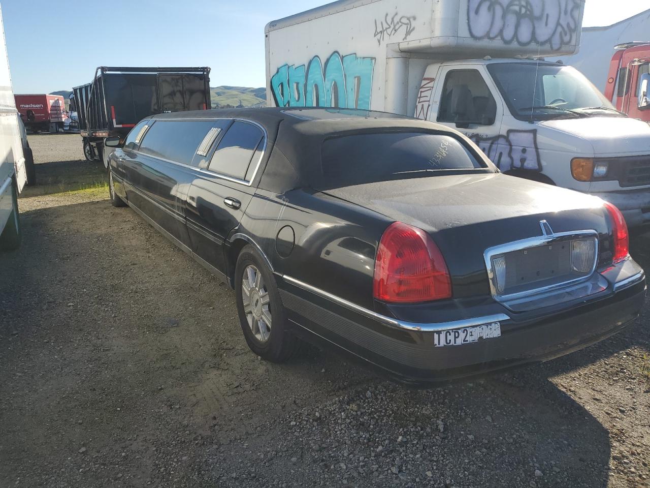 Photo 1 VIN: 1L1FM88W36Y635372 - LINCOLN TOWN CAR 