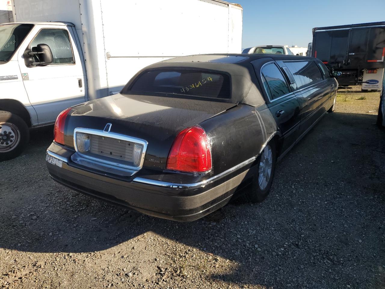 Photo 2 VIN: 1L1FM88W36Y635372 - LINCOLN TOWN CAR 