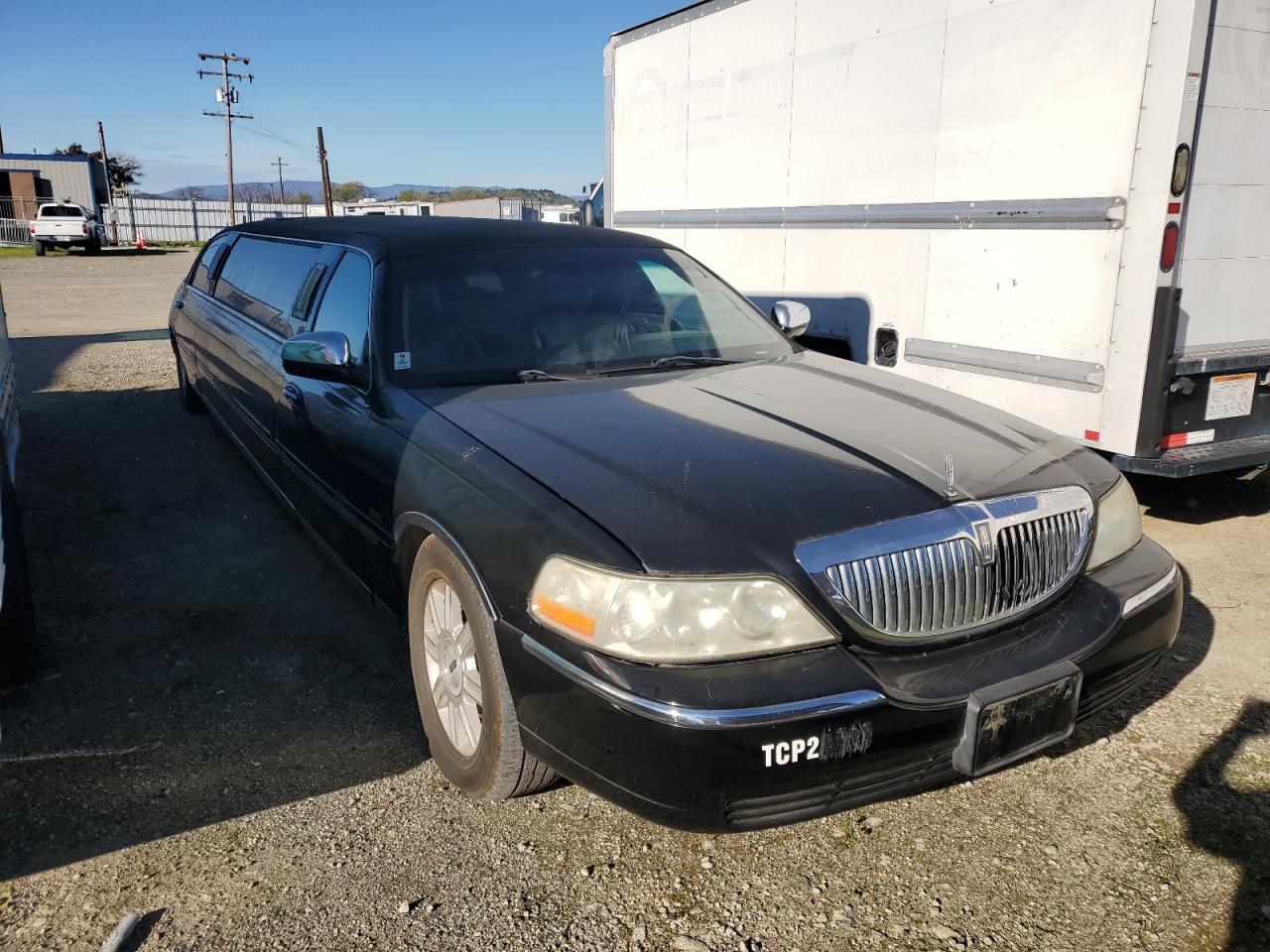 Photo 3 VIN: 1L1FM88W36Y635372 - LINCOLN TOWN CAR 