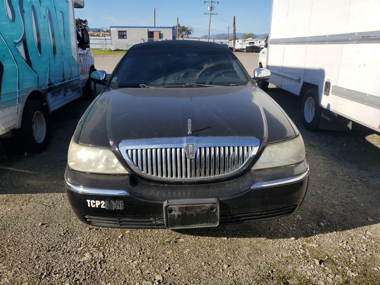 Photo 4 VIN: 1L1FM88W36Y635372 - LINCOLN TOWN CAR 