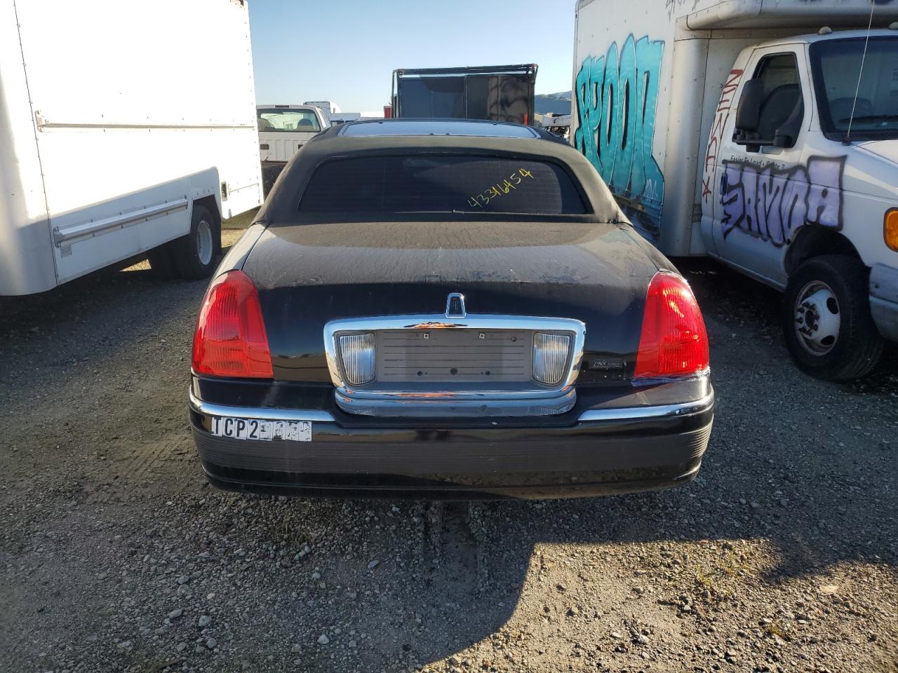 Photo 5 VIN: 1L1FM88W36Y635372 - LINCOLN TOWN CAR 