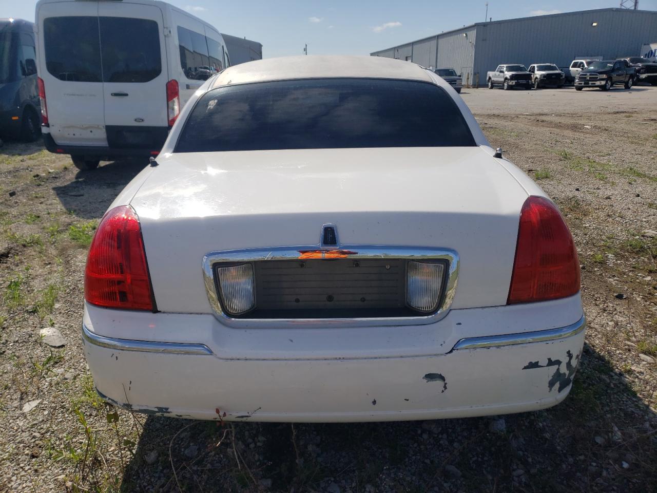 Photo 5 VIN: 1L1FM88W46Y620055 - LINCOLN TOWN CAR 