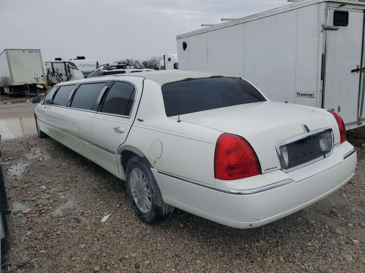 Photo 1 VIN: 1L1FM88W75Y646082 - LINCOLN TOWN CAR 