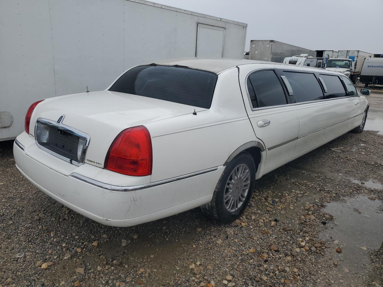 Photo 2 VIN: 1L1FM88W75Y646082 - LINCOLN TOWN CAR 