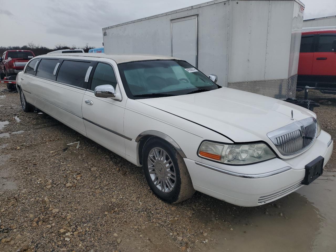 Photo 3 VIN: 1L1FM88W75Y646082 - LINCOLN TOWN CAR 