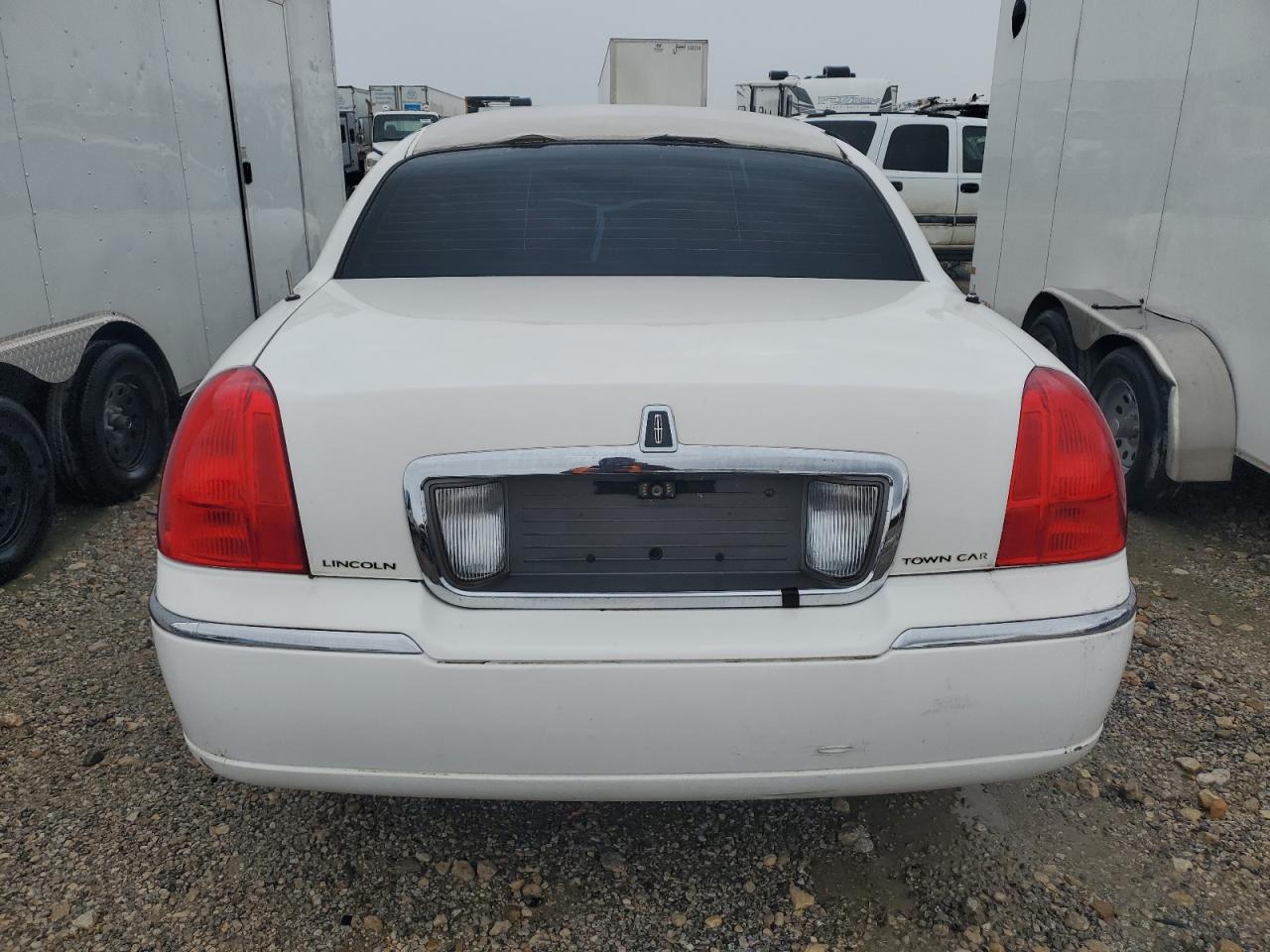 Photo 5 VIN: 1L1FM88W75Y646082 - LINCOLN TOWN CAR 