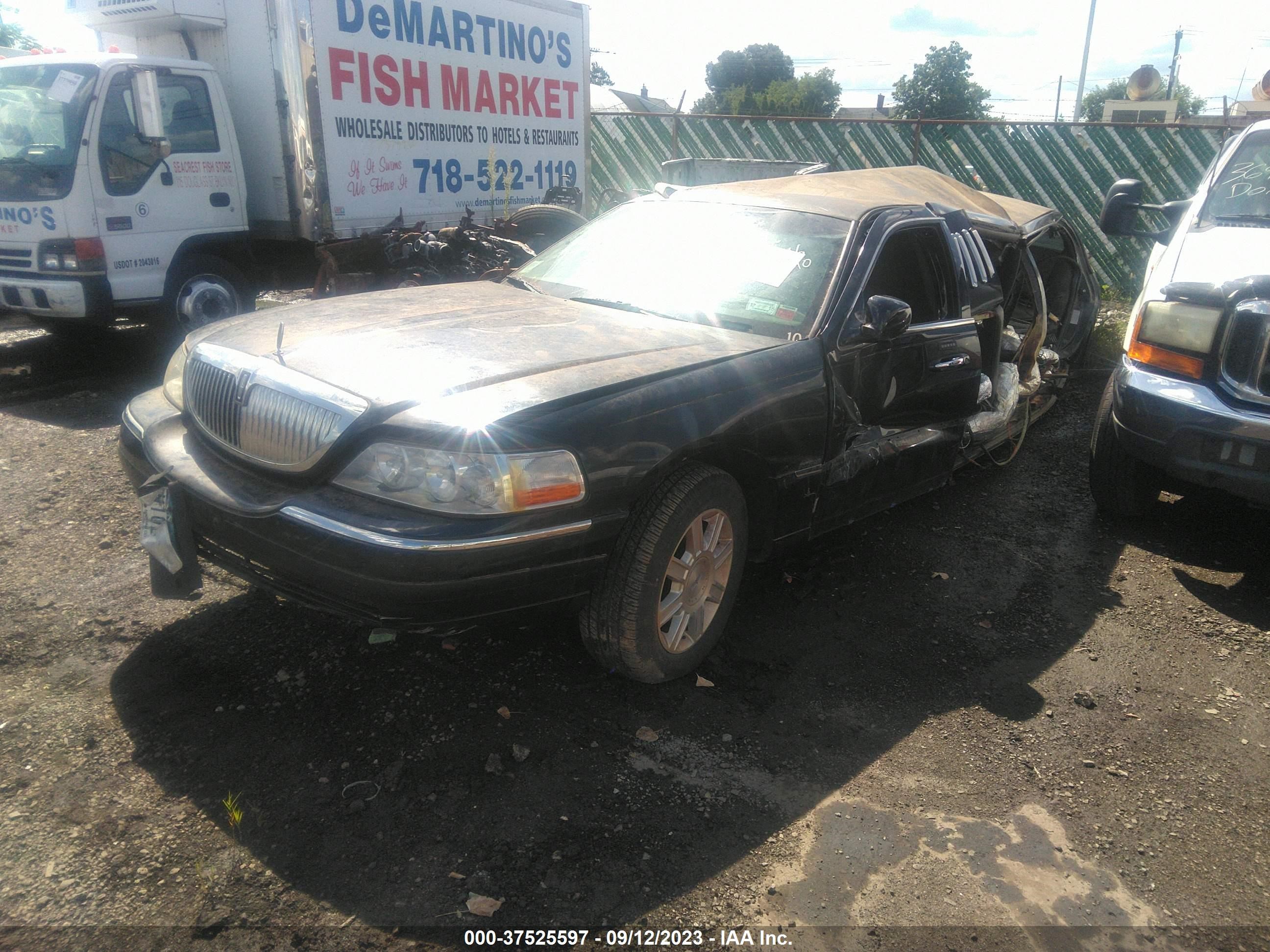 Photo 1 VIN: 1L1FM88W87Y616205 - LINCOLN TOWN CAR 