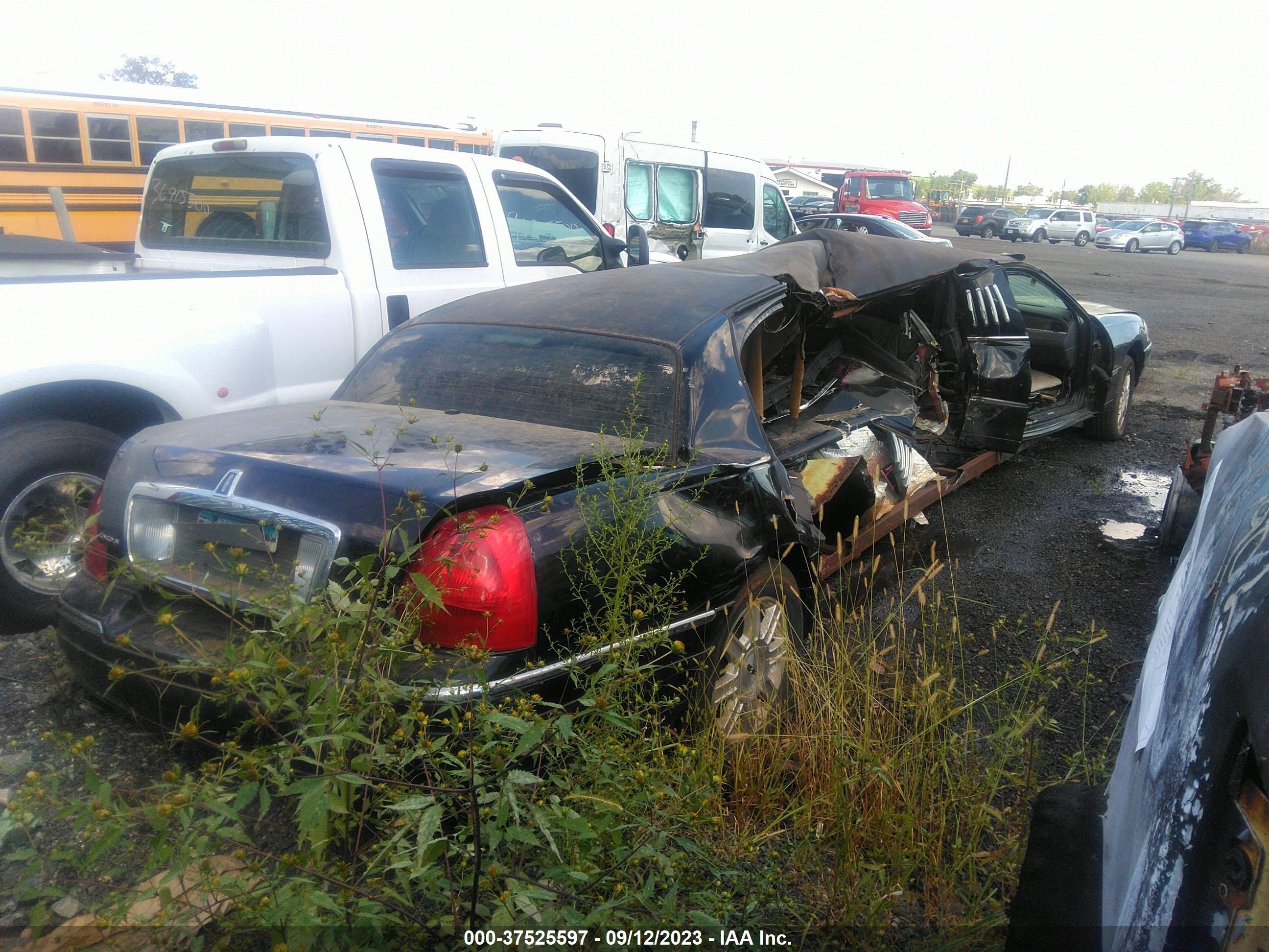 Photo 5 VIN: 1L1FM88W87Y616205 - LINCOLN TOWN CAR 