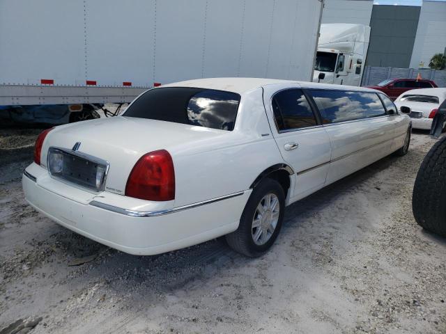 Photo 2 VIN: 1L1FM88WX5Y633990 - LINCOLN TOWN CAR E 