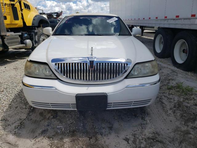 Photo 4 VIN: 1L1FM88WX5Y633990 - LINCOLN TOWN CAR E 