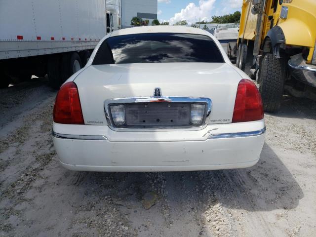 Photo 5 VIN: 1L1FM88WX5Y633990 - LINCOLN TOWN CAR E 