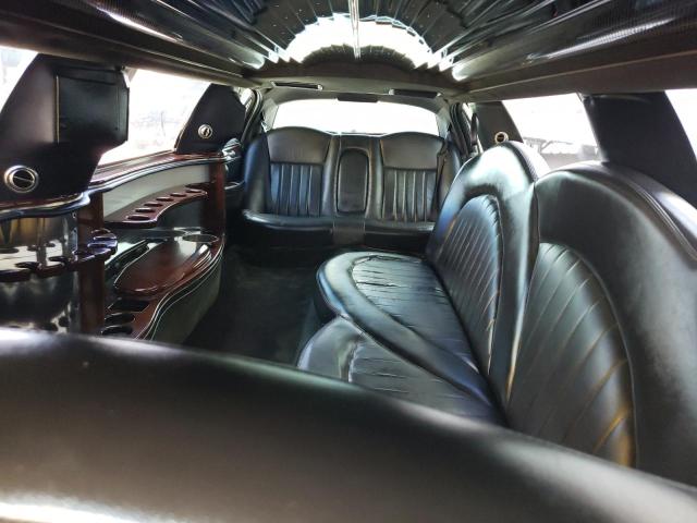 Photo 9 VIN: 1L1FM88WX5Y633990 - LINCOLN TOWN CAR E 