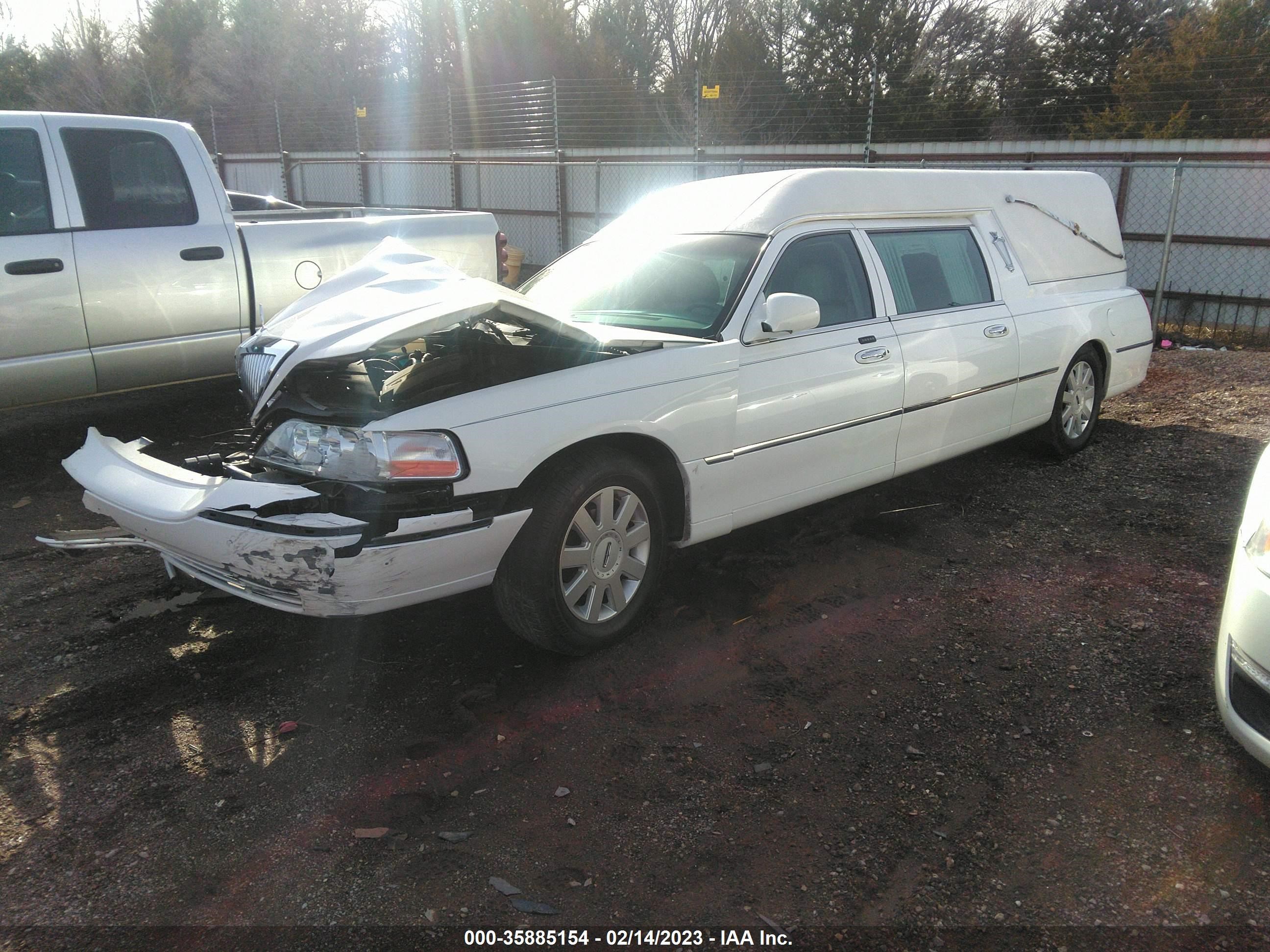 Photo 1 VIN: 1LJFM88W75Y669510 - LINCOLN TOWN CAR 