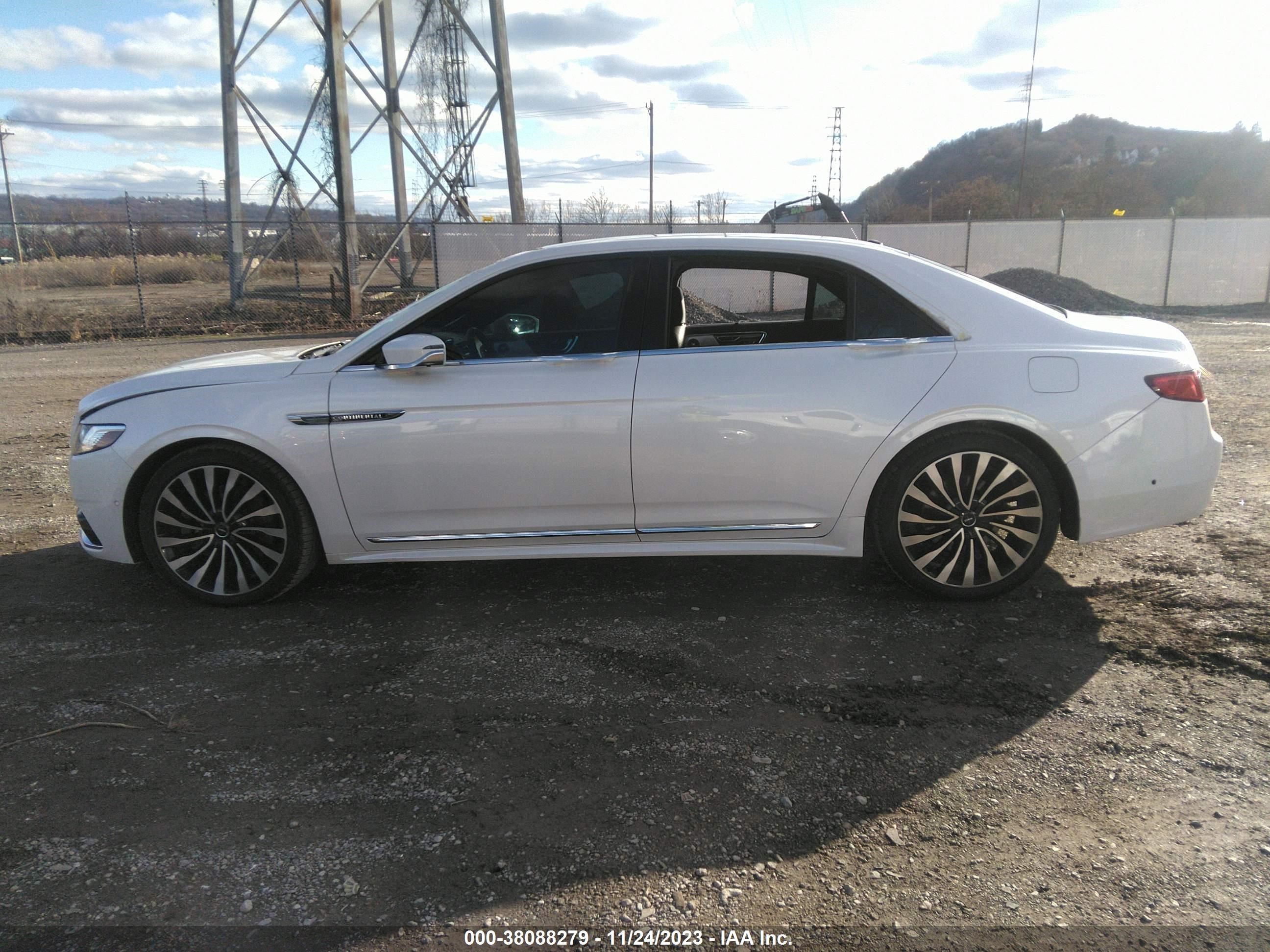 Photo 14 VIN: 1LN6L9BC2H5617360 - LINCOLN CONTINENTAL 