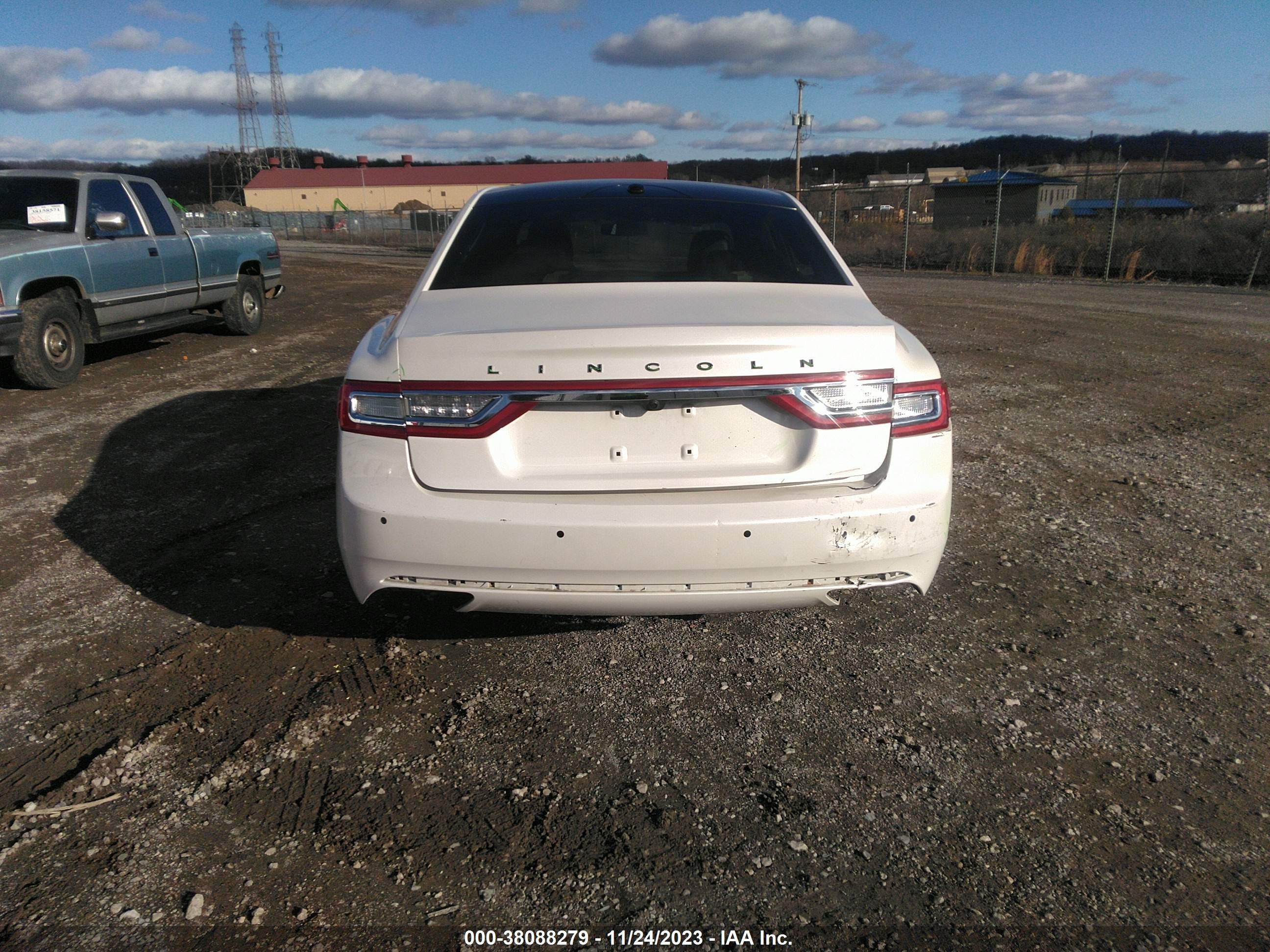 Photo 16 VIN: 1LN6L9BC2H5617360 - LINCOLN CONTINENTAL 