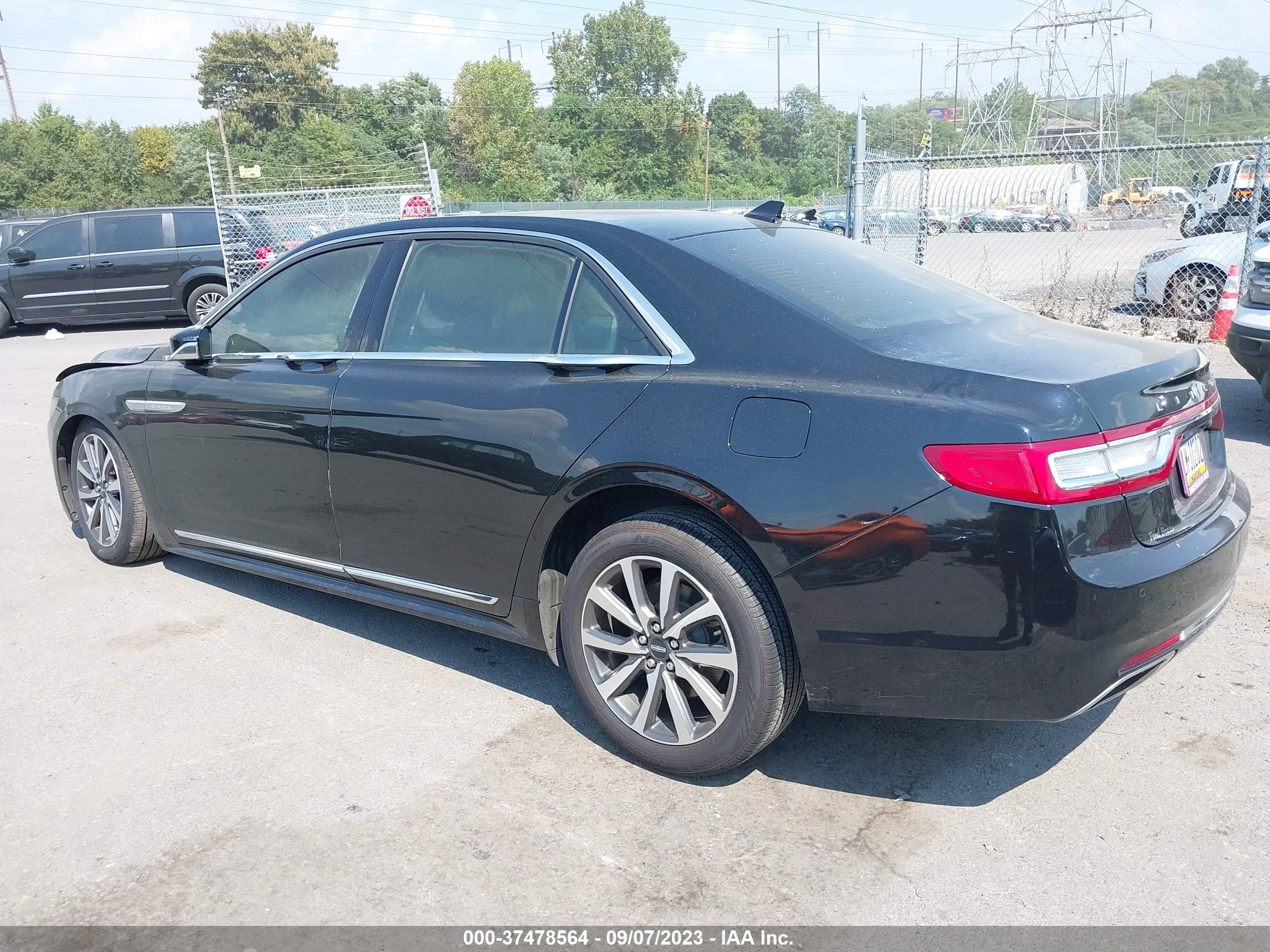 Photo 2 VIN: 1LN6L9HK3L5601787 - LINCOLN CONTINENTAL 