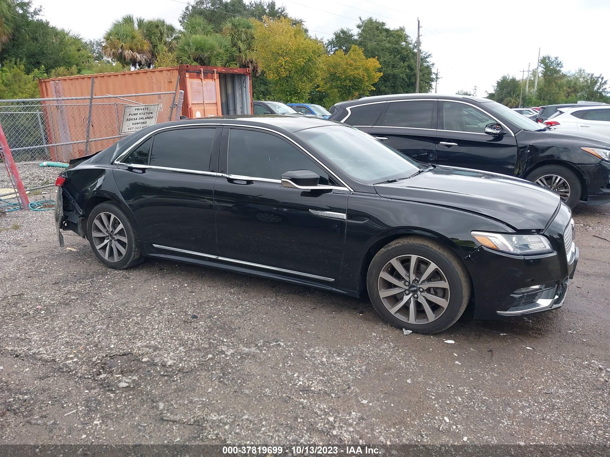 Photo 13 VIN: 1LN6L9HK5J5602355 - LINCOLN CONTINENTAL 