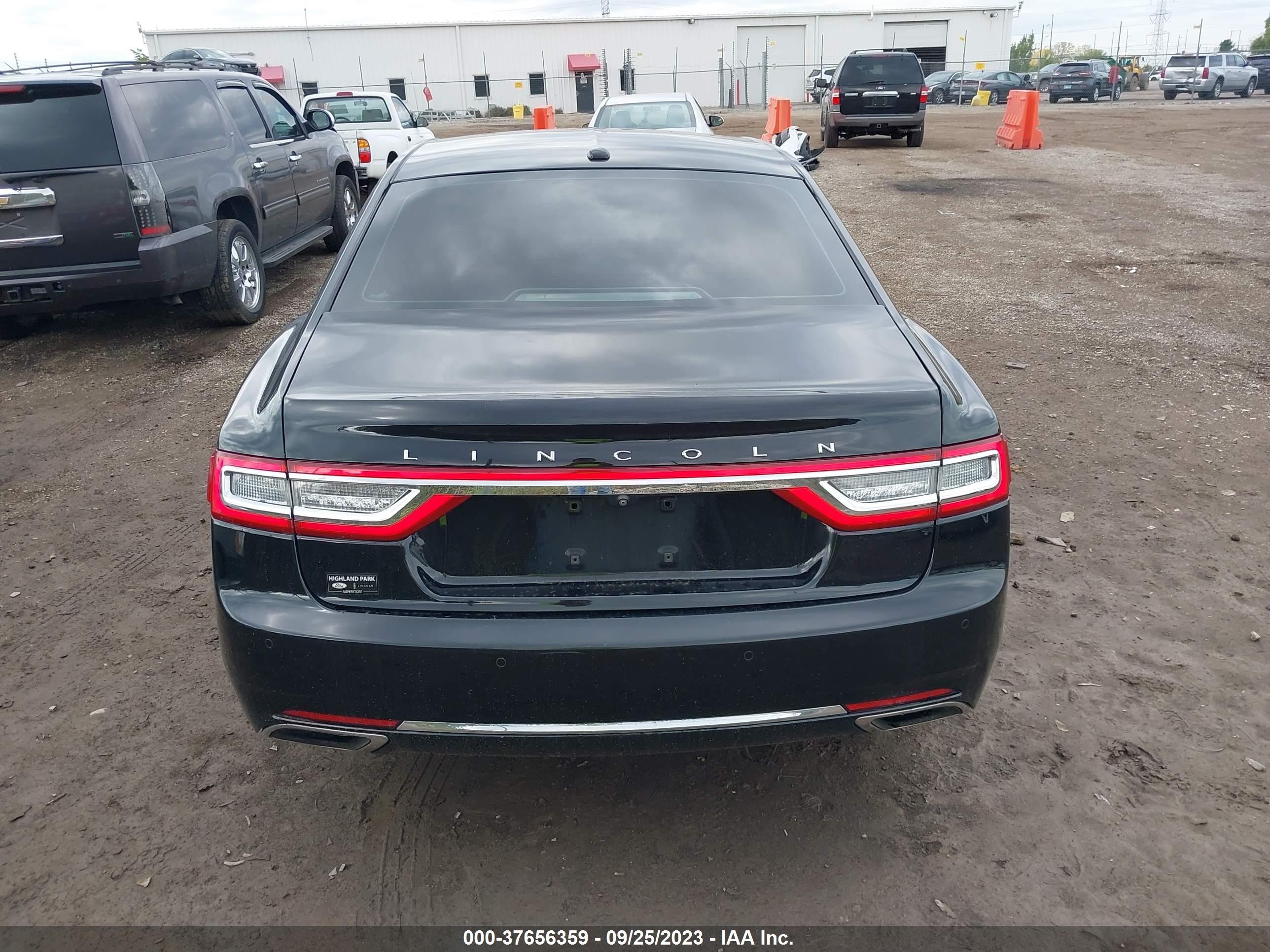 Photo 15 VIN: 1LN6L9HK7H5608863 - LINCOLN CONTINENTAL 