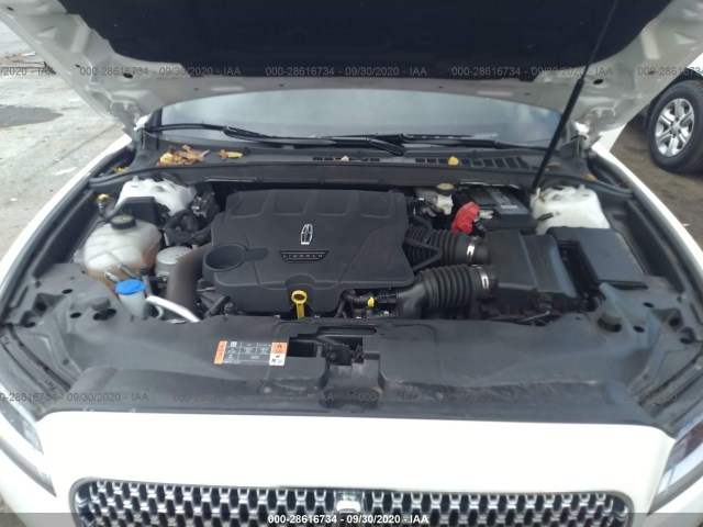 Photo 9 VIN: 1LN6L9NP0J5603199 - LINCOLN CONTINENTAL 