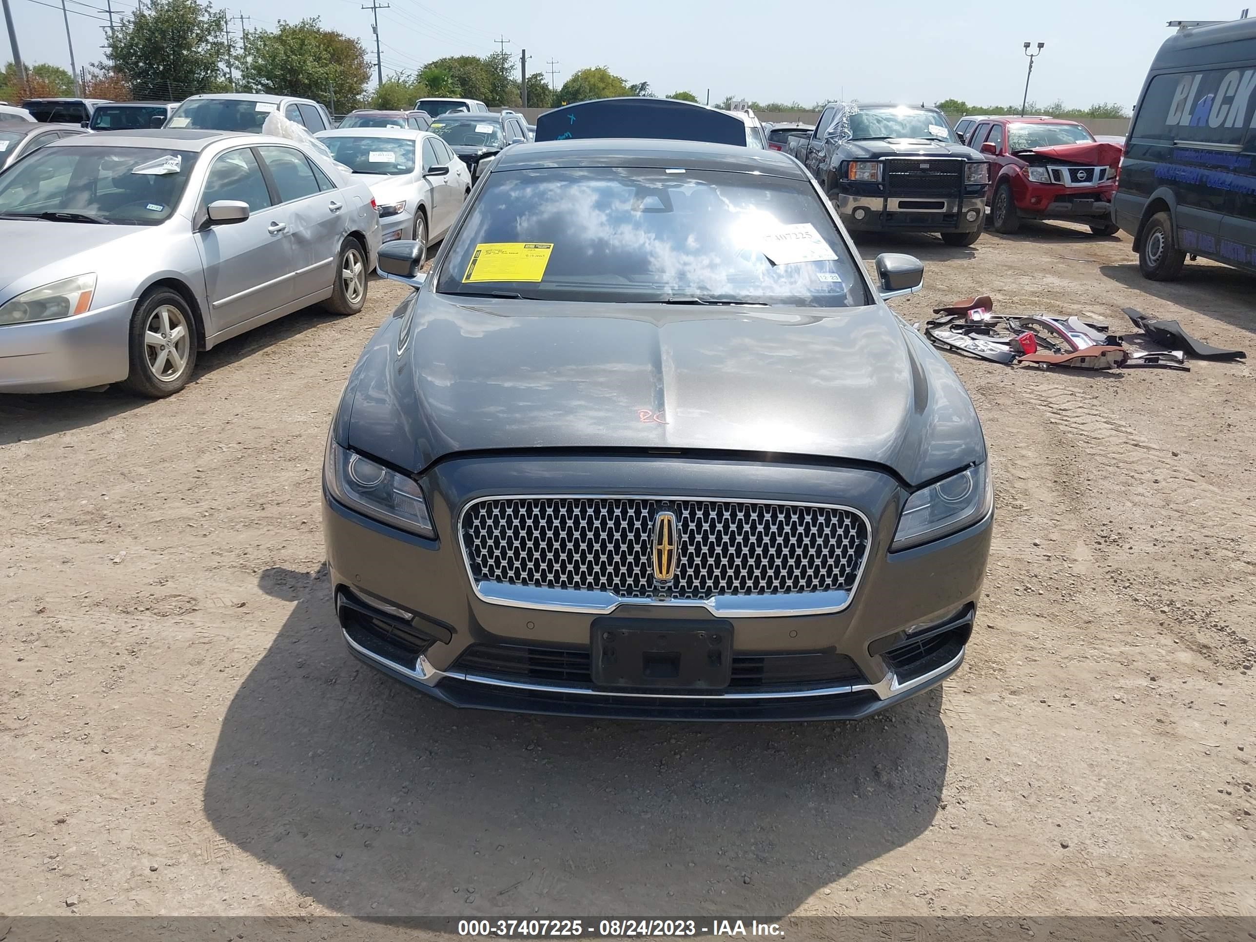 Photo 12 VIN: 1LN6L9NP7J5611932 - LINCOLN CONTINENTAL 