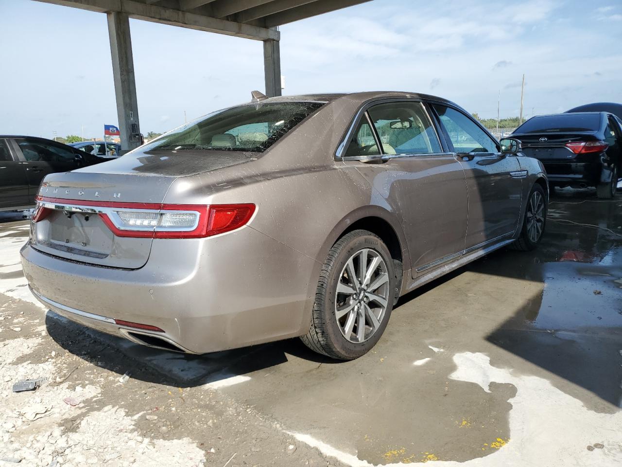 Photo 2 VIN: 1LN6L9PK0J5601003 - LINCOLN CONTINENTAL 