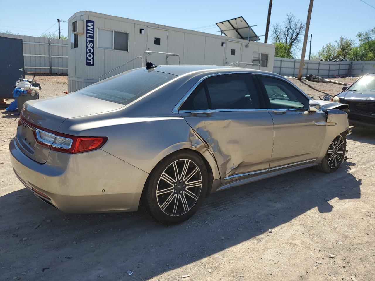 Photo 2 VIN: 1LN6L9RP6J5614752 - LINCOLN CONTINENTAL 