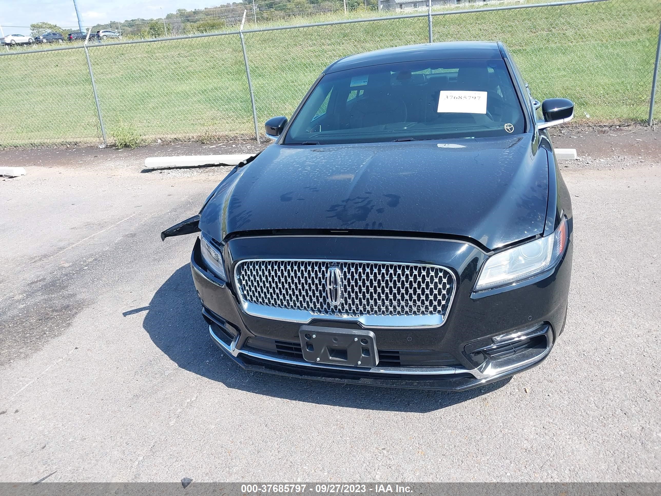 Photo 11 VIN: 1LN6L9SK2J5601091 - LINCOLN CONTINENTAL 