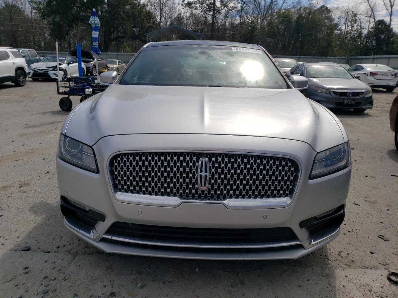 Photo 4 VIN: 1LN6L9SK7J5603158 - LINCOLN CONTINENTAL 